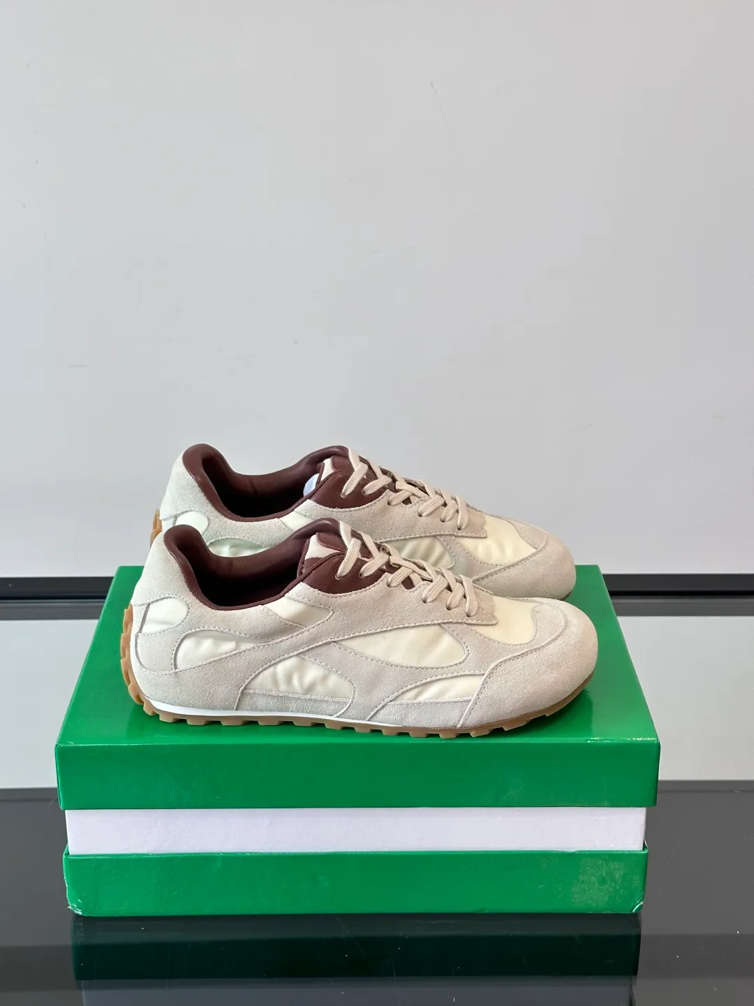 p600 "Bv" new orbit👫 casual sneakers for couples, the retro style of the millennium is so handsome, a super cool fashion item, the most important thing is that it feels incomparably comfortable on the feet, and the design style is also perfect. It will definitely be the one you wear most in daily life, original development, high quality presentation! Size: 35-45 (men’s size 38.45 customized)